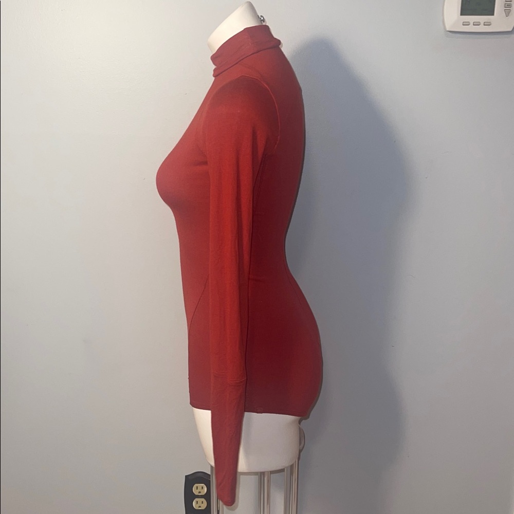 Lululemon Full Day Ahead Turtleneck in the color Magma. W3CWPS - Picture 8 of 10